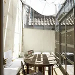 Balkon Med Udsigt Midt I 公寓