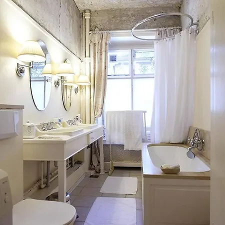 Balkon Med Udsigt Midt I Appartement *