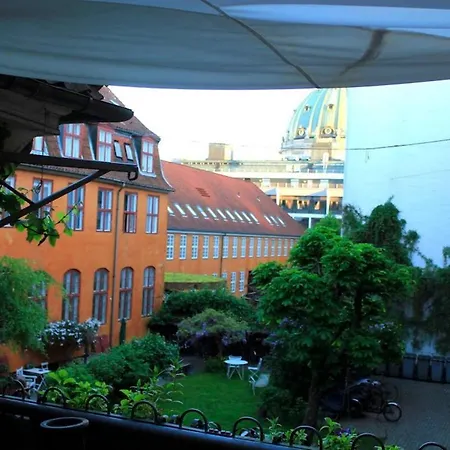 Balkon Med Udsigt Midt I * Kopenhagen