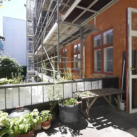 Apartment Balkon Med Udsigt Midt I