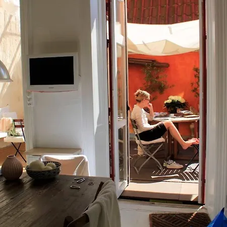 Apartment Balkon Med Udsigt Midt I *