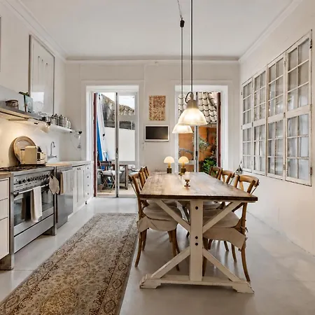 Balkon Med Udsigt Midt I Apartament