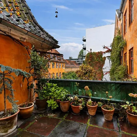 Balkon Med Udsigt Midt I *