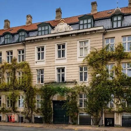 Balkon Med Udsigt Midt I Apartament