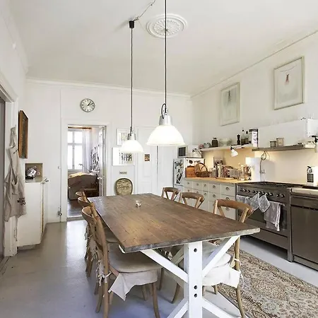 Διαμέρισμα Balkon Med Udsigt Midt I